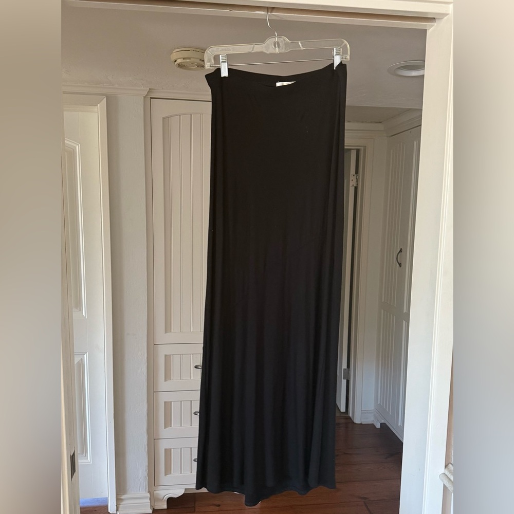 Matty M Soft Maxi Skirt (Medium)